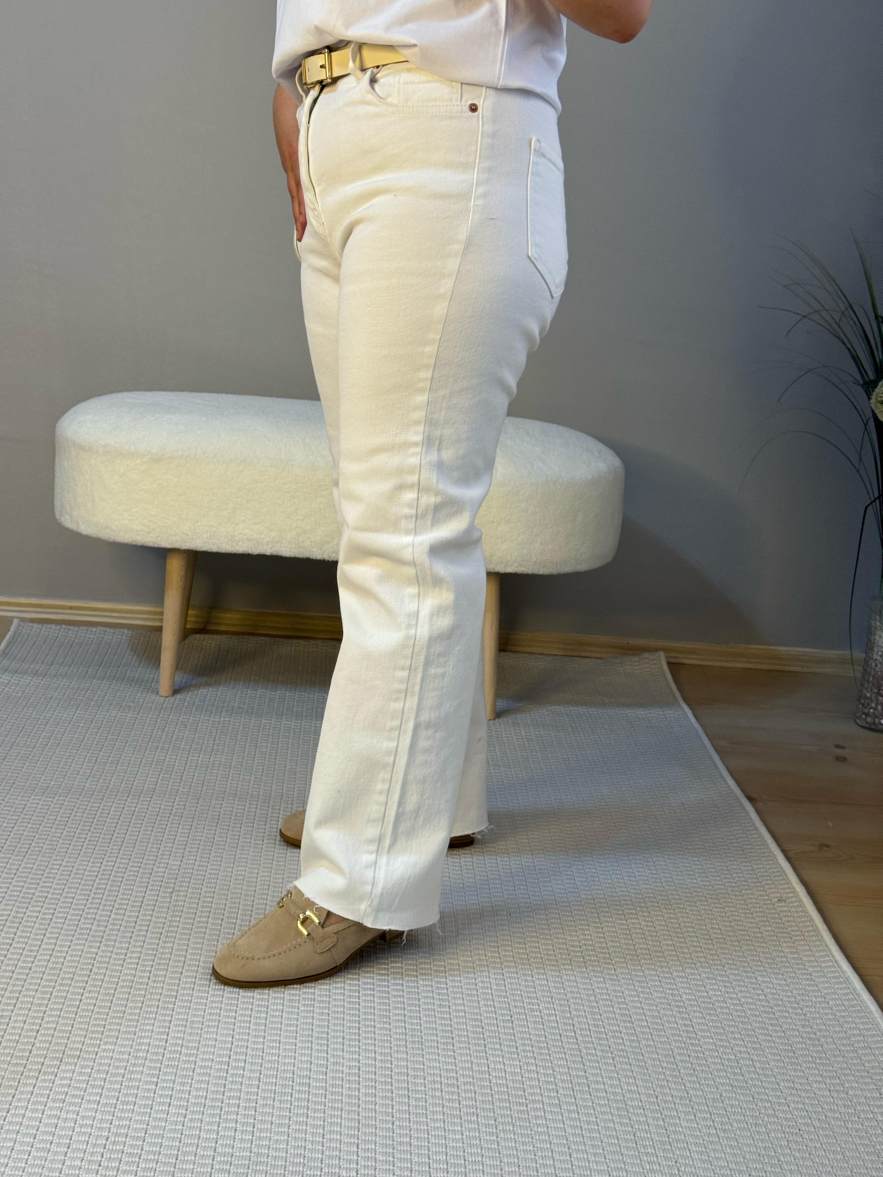 Kesik Paça Boy fit jean beyaz